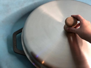 фото Крышка из нержавеющей стали для сковород-гриль, саджей, кастрюль и кухонных сковород SIMBEL SBL-1 диаметром 45 см